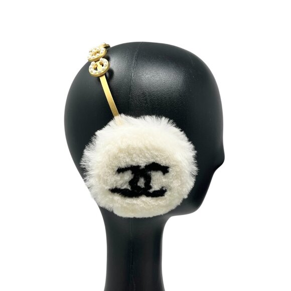 CHANEL Vintage 01A CC Mark Logo Earmuffs Black Gold Pearl Fur Accessory [105034] - Picture 9 of 11